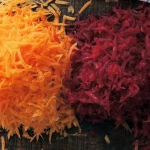 Salată de morcovi și sfeclă roșie cu ceapă murată: o rețetă pentru o mâncare foarte sănătoasă fără gătit salata-de-morcovi-si-sfecla-rosie-cu-ceapa-murata-o.webp.webp